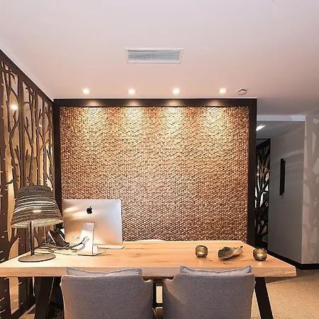 The Leaf Boutique By Omid (adults Only)