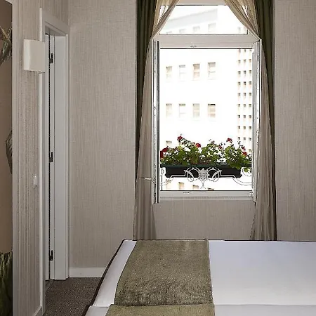 Отель The Leaf Boutique - Adults Only 4*
